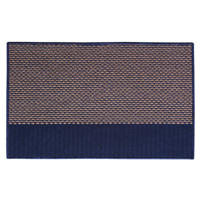 Tapis rayé gris foncé