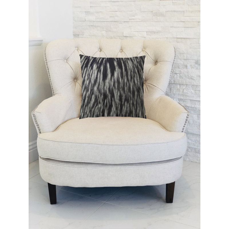 Coussin décoratif en fourrure fait main Wolf, H 20 po x l 22 po