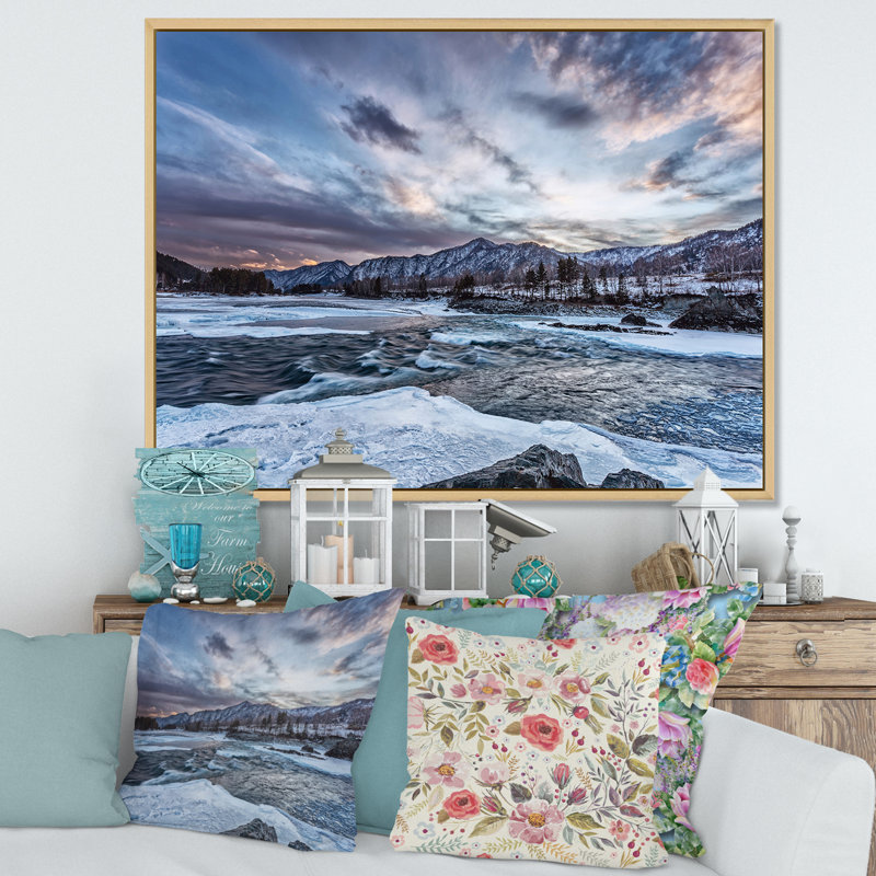 Vieille rivière de montagne parmi la neige au lever du soleil - photographie sur toile, Cadre flottant en érable
