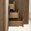 Meuble-lavabo sur pied de 91 cm (36 po) avec lavabo simple, structure en bois massif, comptoir blanc composite, armoire assemblée en usine, dosseret de comptoir, vasque carrée et quincaillerie à fermeture amortie.