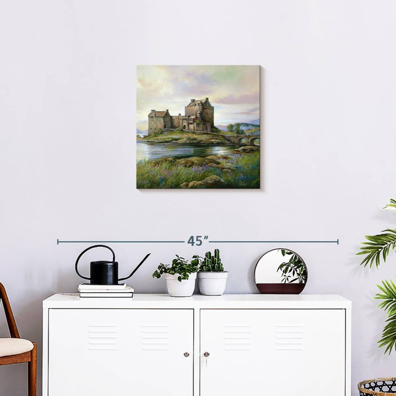 Lilie Eilean Donan, 20" H x 20" W