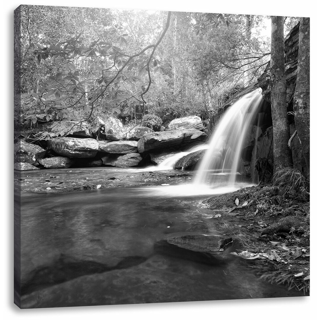 Leinwandbild Schöner Wasserfall im tiefen Wald