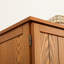 Armoire de rangement en chêne de 72,4 po de hauteur avec 8 portes et 4 tablettes. Pour différents réglages. Surface lisse, zones de fondation robustes. Extérieur, fabrication robuste