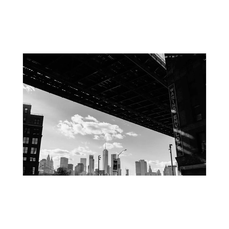 «Dumbo Brooklyn IV» par Bethany Young, reproduction de photo sur toile tendue, H 12 po x l 18 po x 1,5 po
