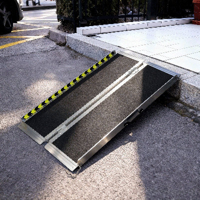 Rampe pliante en aluminium antidérapante d'une capacité de 800 lb pour les marches et les portes