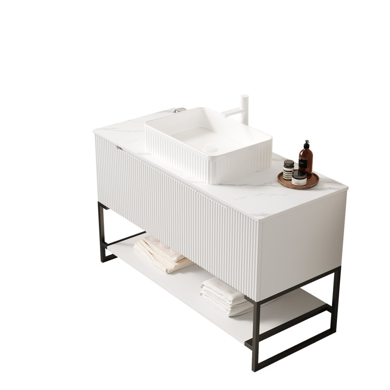 Meuble-lavabo moderne blanc avec plateau en pierre de Carrare pour un rangement spacieux