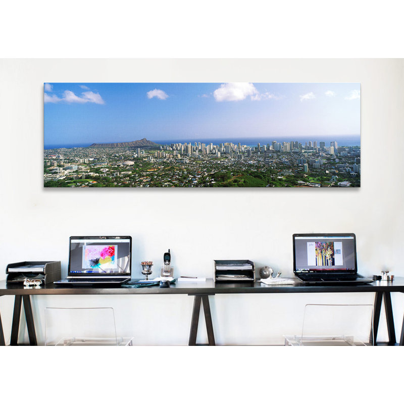 Honolulu, Hawaii par Panoramic Images - reproduction de photo sur toile, H 12 po x l 36 po x 1,5 po, Toile tendue