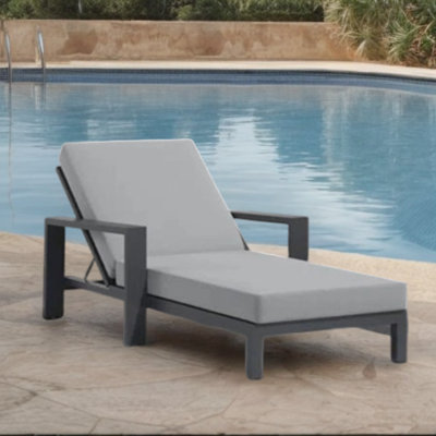 Adjustable Backrest Outdoor Lounge Chair Outdoor Chaise Lounge , Cushion Included
