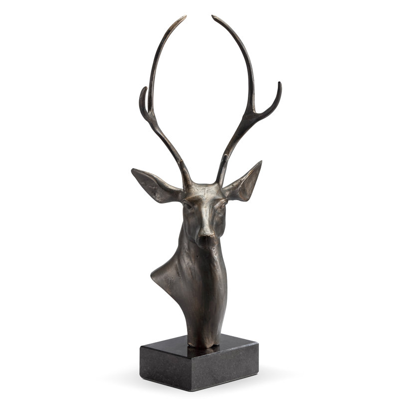 Buste de cerf sur la base