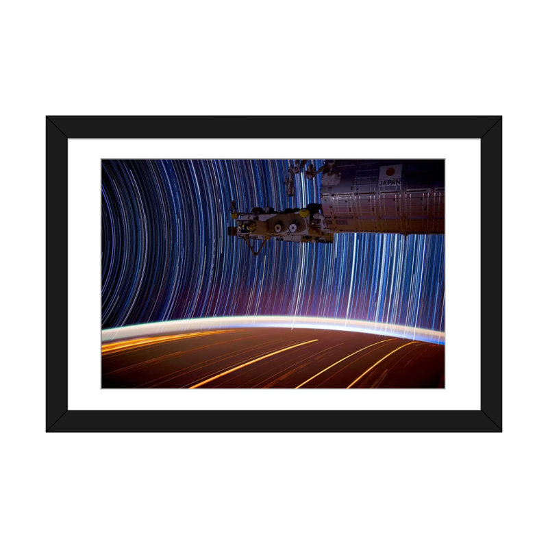 Astronomie et espace, "Long Exposure Star photograph from Space", impression sur toile, H 24 po x l 32 po x P 1 po, Blanc