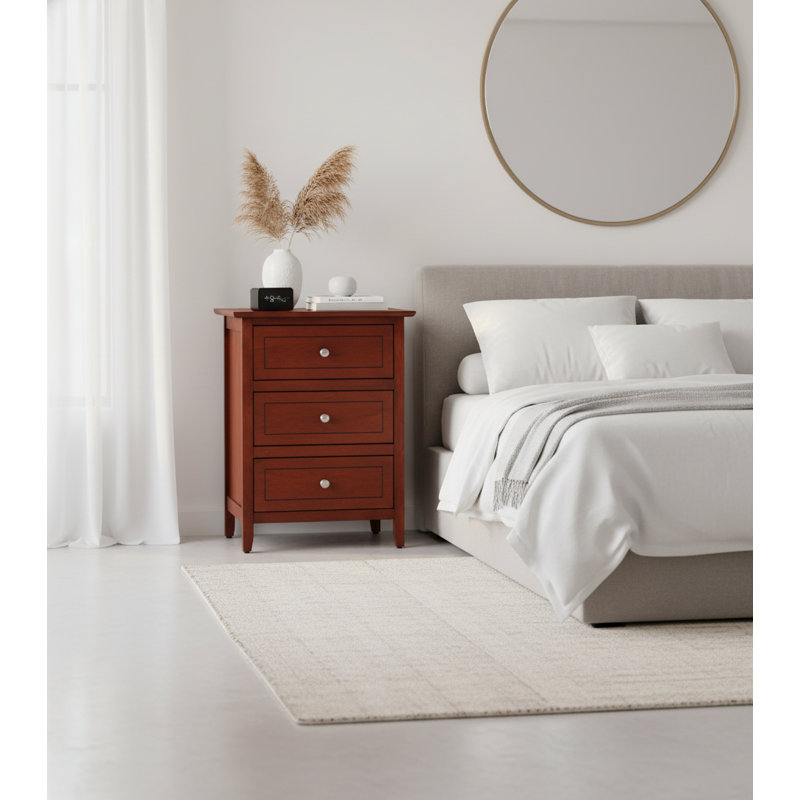 Table de chevet transitionnelle en cerisier pour le décor de la chambre à coucher