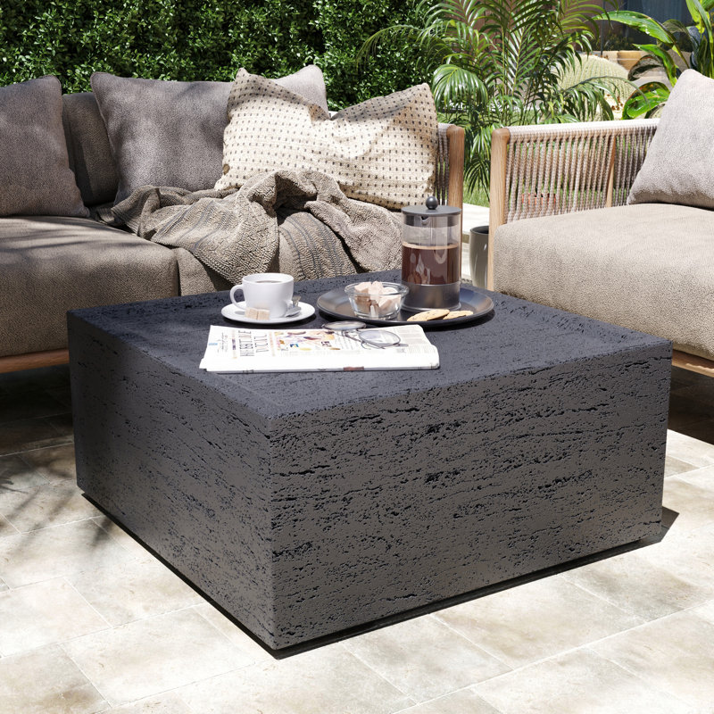 Table basse d'extérieur en oxyde de magnésium 28 po avec surface texturée en pierre naturelle, carré, gris foncé, Gris foncé