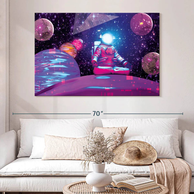 Astronaute mauve cosmique, H 34 po x l 51 po