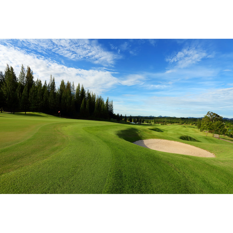 Golf Course par Isarescheewin - Photographie sur toile tendue, H 32 po x l 48 po