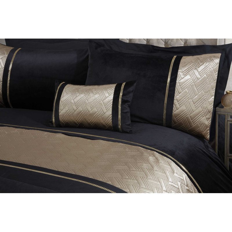 Olympia Cotton Blend Chevron / Zig Zag Duvet Cover with Pillowcases Included, Gold/Black