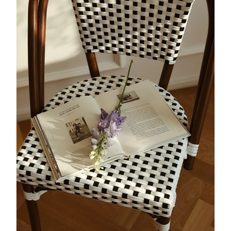 Fauteuil à dossier en rotin French French