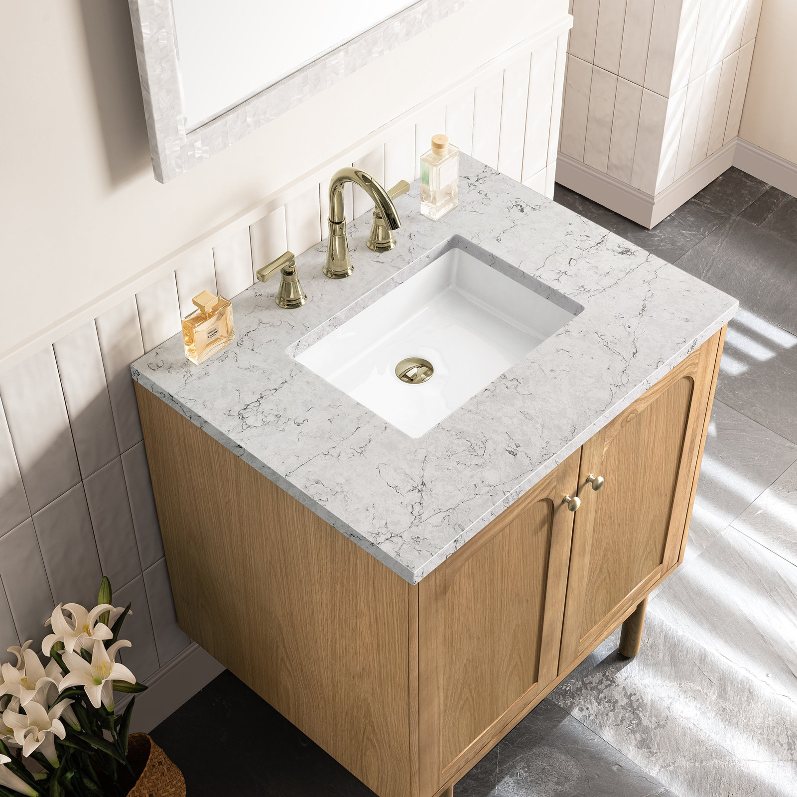 Laurent 30'' Single Bathroom Vanity, Eternal Jasmine Pearl, 8" Widespread, Light Natural Oak