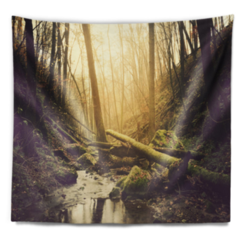Tapisserie Stream in the Dark Wild Forest, H 32 po x l 39 po