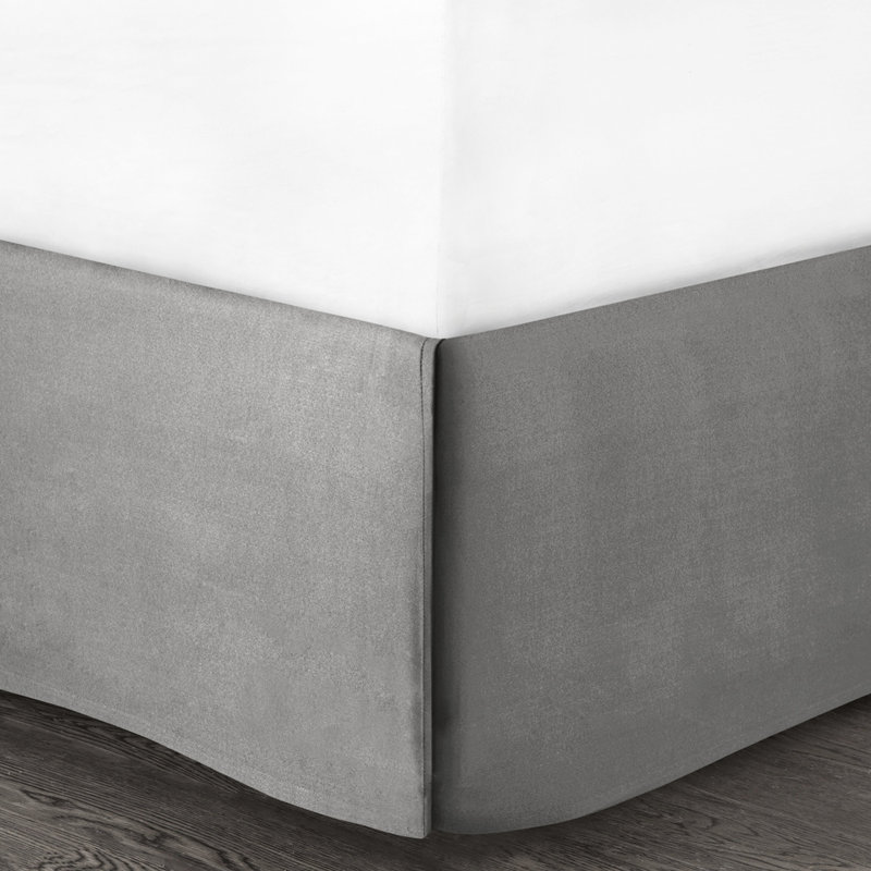 6 literie en coton double. Blanc avec accents gris. Édredon surdimensionné. Rembourrage. Jupe de lit et coussins décoratifs. Facile à entretenir, 6 pièces, blanc / gris. Rayures tissées et texturées. . Édredon, jupe, taies décoratives