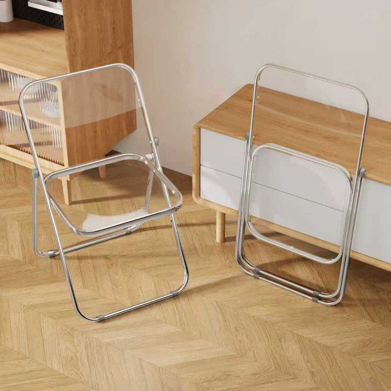 Ensemble de 2 chaises pliantes en acrylique transparent, peu encombrantes et stables, idéales pour la maison, le bureau ou les fêtes.