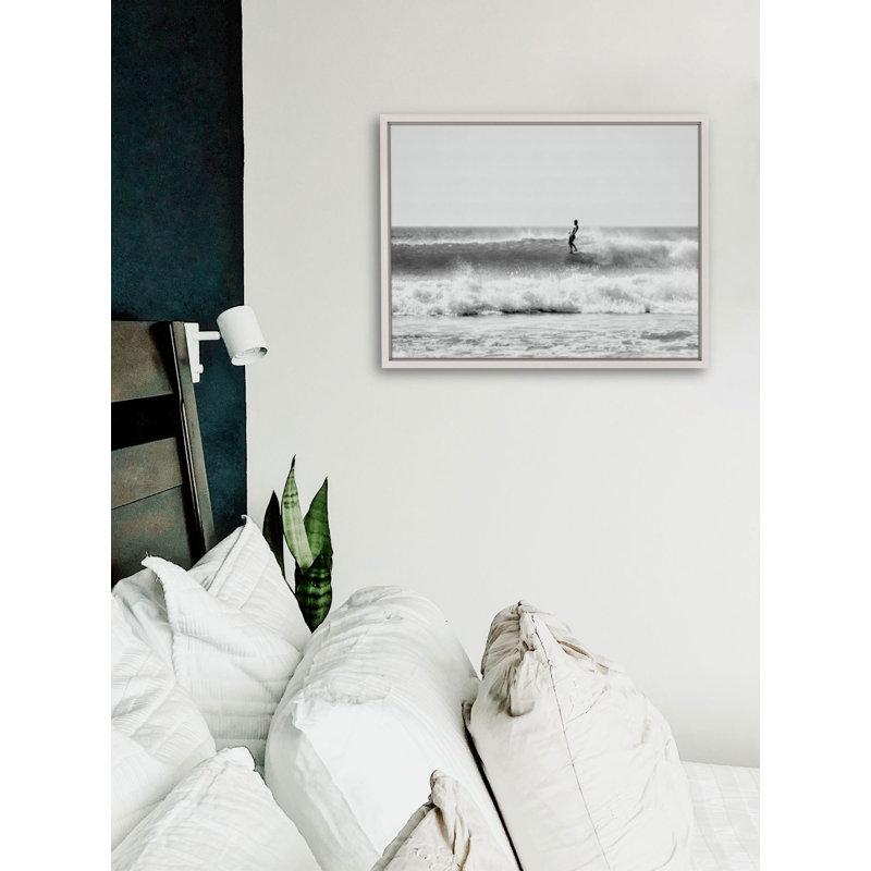 «Hang cinq» par Kristen M. Brown, H 21,5 po x l 27,5 po x P 1,25 po, Toile avec cadre blanc