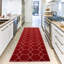 Tapis rouge à motif géométrique Devoe-1940199279