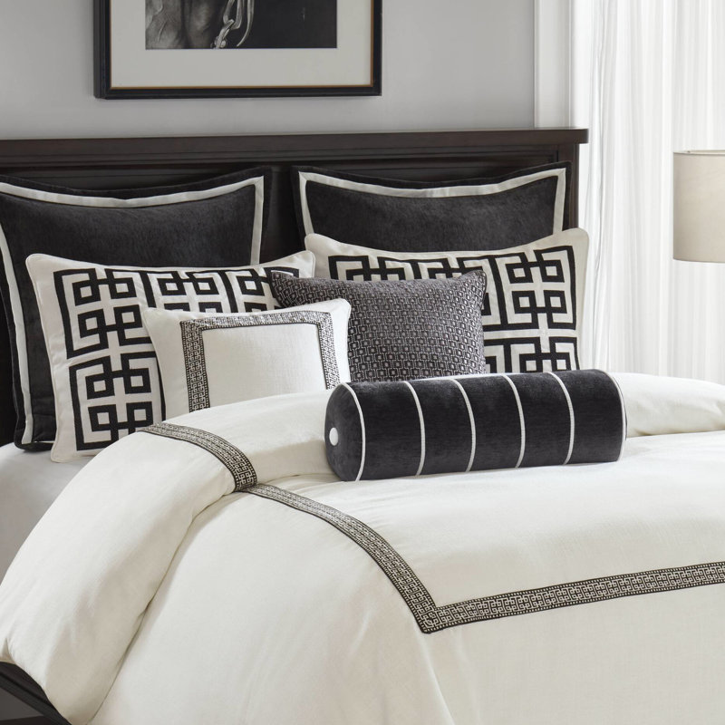 Édredon 9 pièces pour lit très grand avec un design classique moderne, une housse amovible et une qualité de broderie d'inspiration grecque