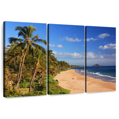 Gillard Tourists In Maui