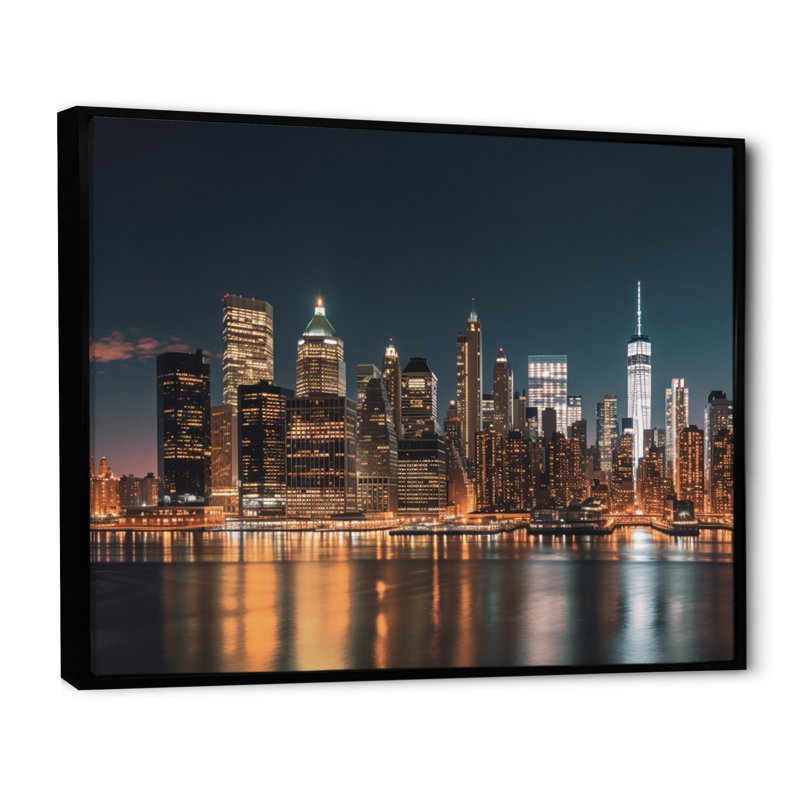 «Reflection of New York City at Night», reproduction sur toile, H 24 po x l 32 po x P 1 po, Cadre flottant noir