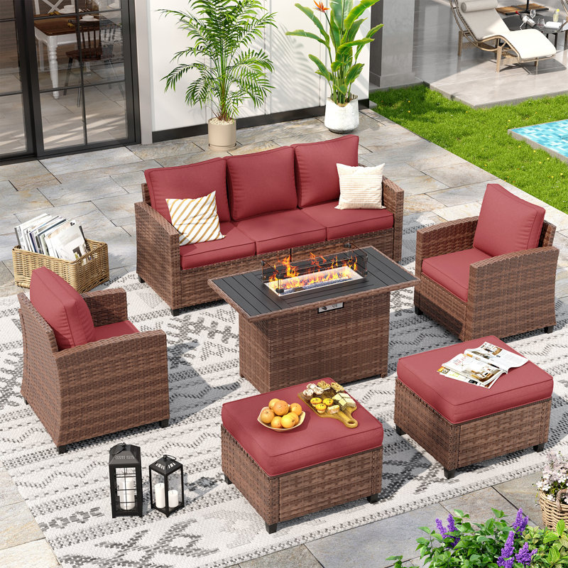 Ensemble de meubles de patio 6 pièces avec foyer d'extérieur au gaz, ensemble de conversation extérieur en osier PE avec canapé 3 places, 2 fauteuils et repose-pieds, mobilier d'extérieur pour la cour et le porche