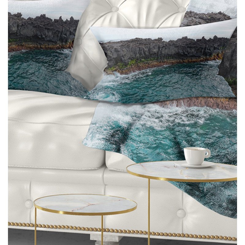Coussin Rocky Coast with Moss in Azores - Sea & Shore, Rectangle, 12 po x 20 po