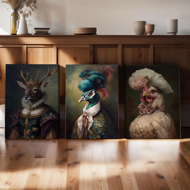 Ensemble de 3 affiches encadrées, portraits d'animaux vintage sur toile, représentant un cerf majestueux, un paon et une poule en tenue baroque. Décor élégant pour le salon et la chambre à coucher, style peinture à l'huile classique. Cadeau unique pour les amateurs d'art.