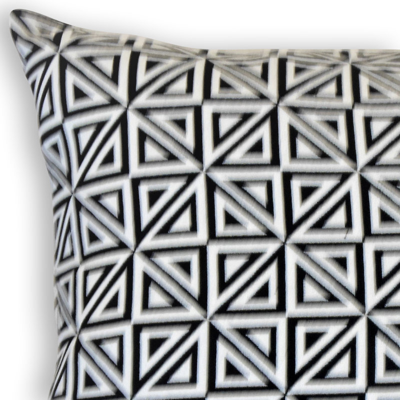 Coussin décoratif géométrique Inaya, Hauteur (24 po) x largeur (24 po), Noir / blanc