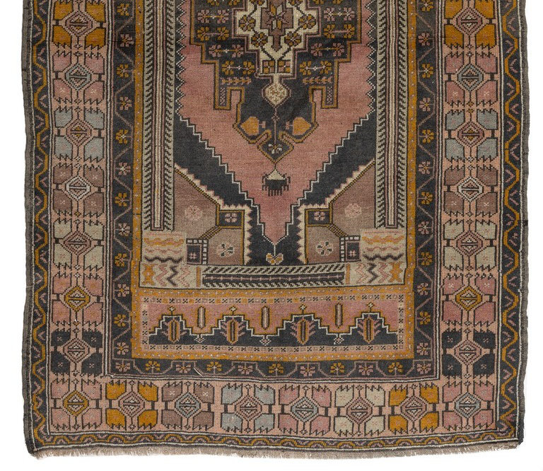 Tapis turc unique en laine fabriqué à la main de style tribal du milieu du 20e siècle