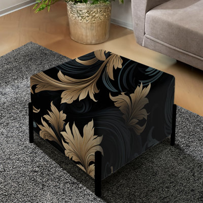 Fleur de damas noire et dorée III - repose-pieds carré damassé