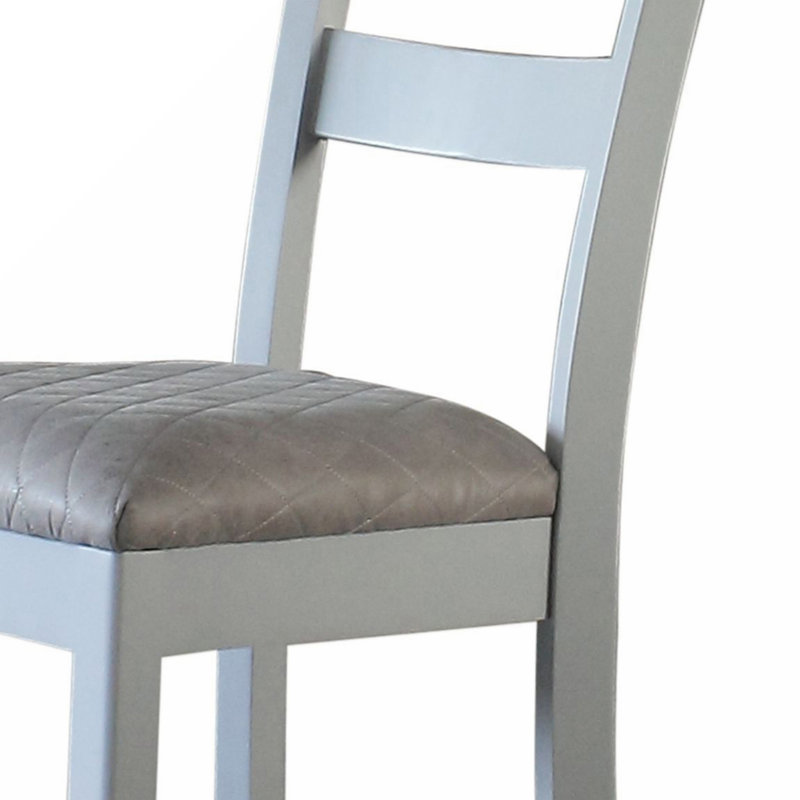 Chaise Ellyza
