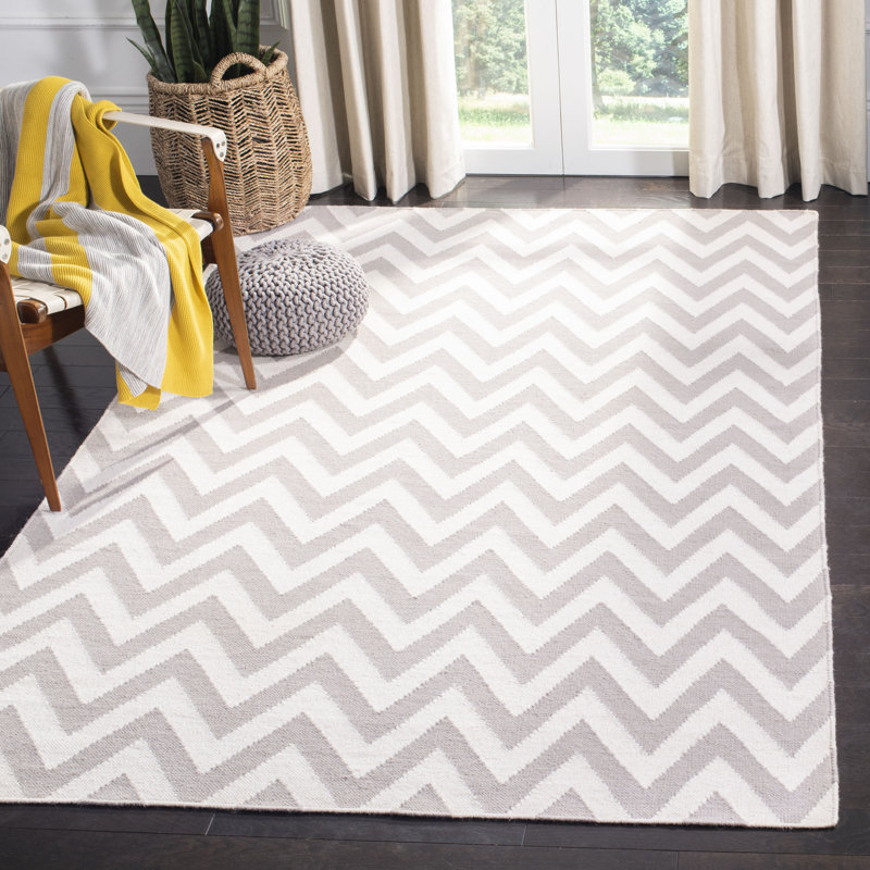 Vanderhoof Hand Woven Flat Weave Wool/Cotton Chevron Rug in Gray/Ivory, Rectangle 4' x 6'