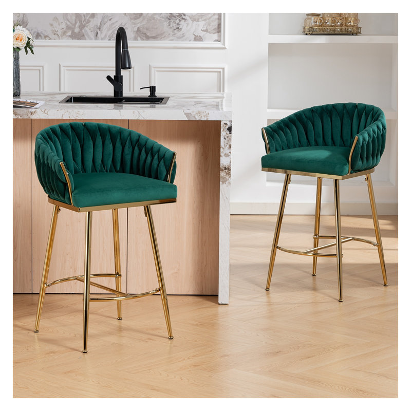 Ensemble de 2 tabourets de bar en velours vert, hauteur du comptoir, avec dossier ondulé et piètement en métal doré