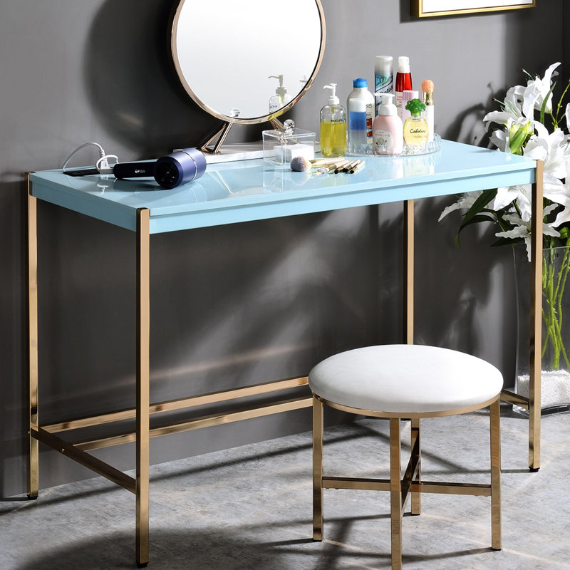 Bureau d'écriture rectangulaire bleu et or avec port intégré, structure fixe, finition ultrabrillante, base ouverte en métal blanc, profondeur de 42 pouces, largeur 20, hauteur 30, hauteur de la surface brillante