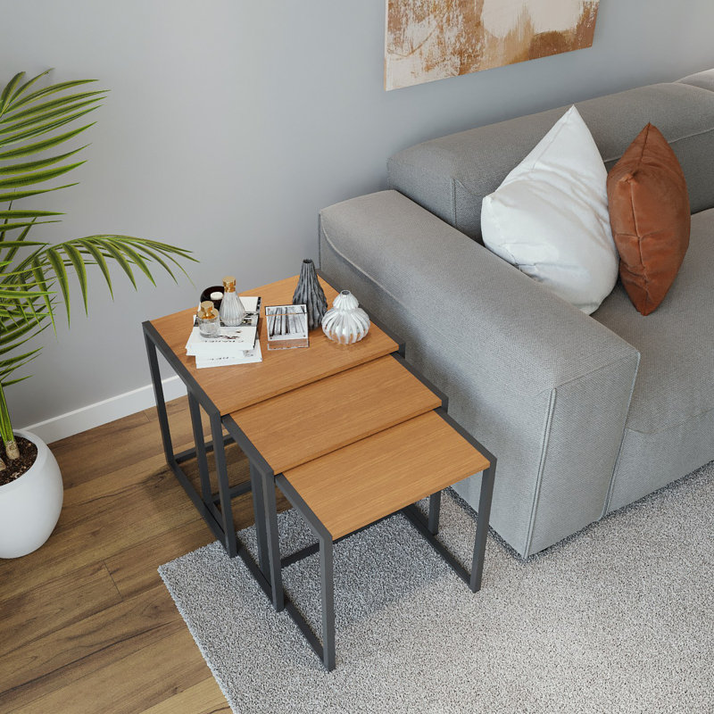 Ensemble de 3 tables gigognes élégantes, noyer et noir, 13,8 x 23,6 x 19,7 pouces | 100% panneau de particules enduit de mélamine, 0,7 po d'épaisseur, pieds en métal thermolaqué électrostatique | Idéal pour les salons et les bureaux modernes