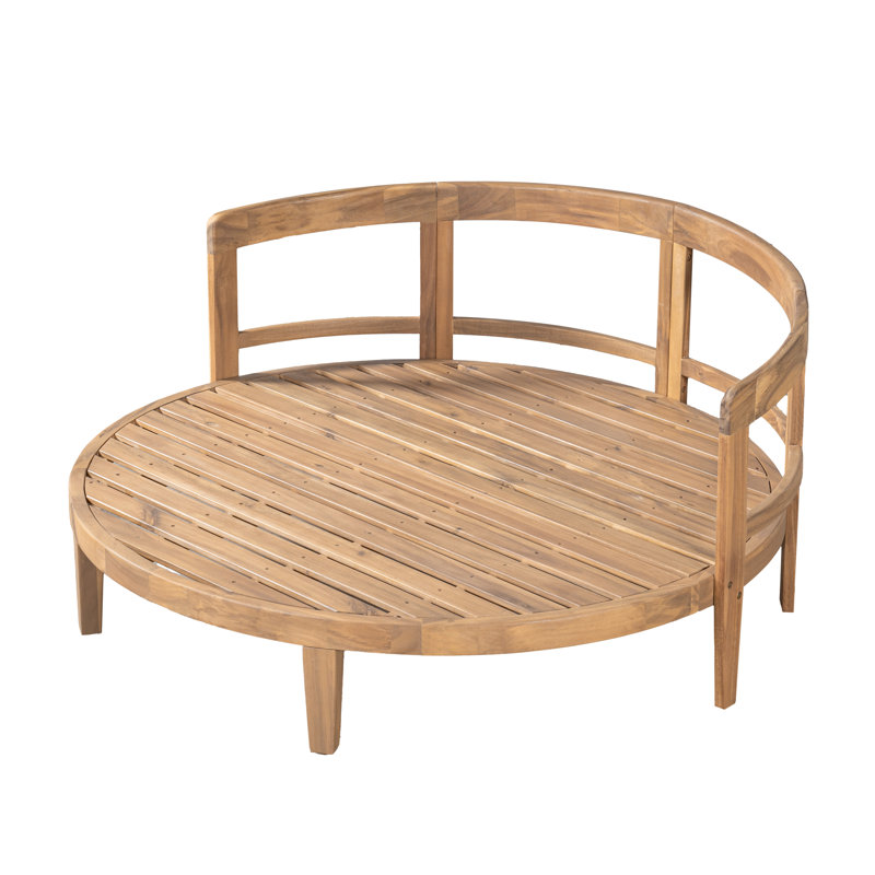 Lit de jour rond d'extérieur moderne Elara en bois d'acacia de 136 cm de large avec dossier incurvé, coussin épais et coussins décoratifs
