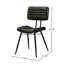 2 chaises en cuir et noir. Cuir de chèvre teint à la main, structure en métal, pour la salle de 2 chaises avec pieds évasés, sièges confortables