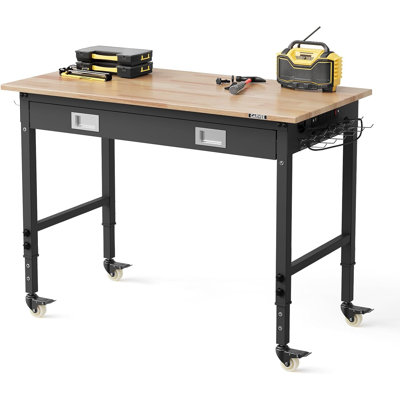 Établi 48 po x 24 po avec tiroir - hauteur réglable à 6 niveaux, capacité de charge de 2 000 lb, plateau en bois d'hévéa massif, prises de courant ETL, roulettes pivotantes et panneau perforé avec crochets - pour le garage