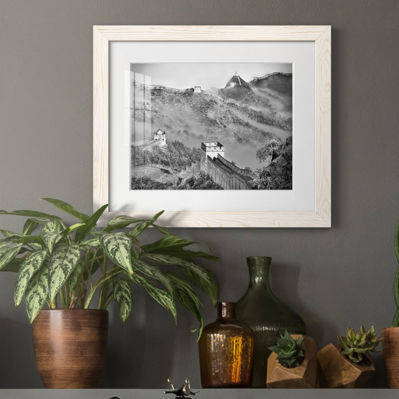 Great Wall Fog - reproduction de photo sur papier encadrée, H 24 po x l 18 po x P 1,5 po, Papier encadré blanc