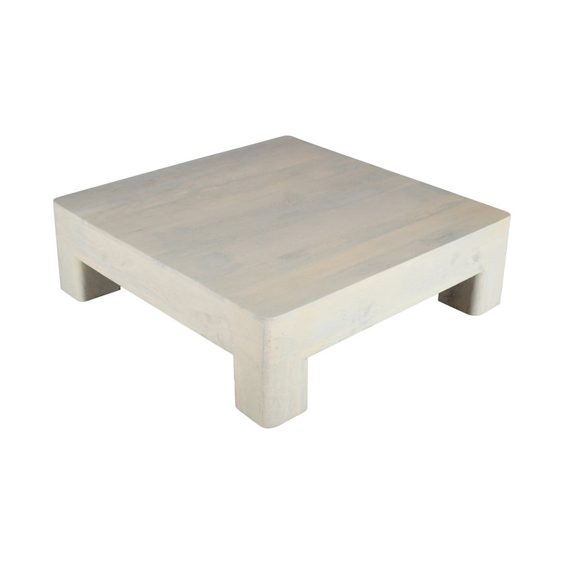 Table basse contemporaine en bois massif blanc délavé