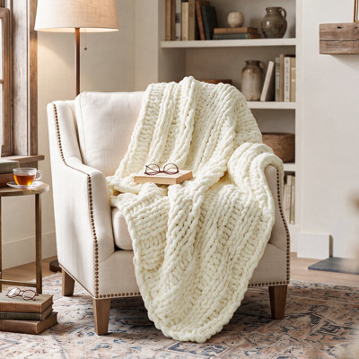 Bedsure Hand-Knit Chenille Chunky Throw Blanket