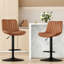 Ensemble de 2 tabourets de bar, tabourets de bar pivotants réglables, tabourets de hauteur de bar avec support pour le dos, chaises de bar à hauteur de comptoir en similicuir pour îlot de cuisine rustique-316387454