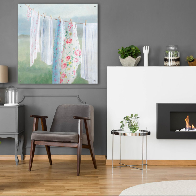 «Laundry Day 1» par Danhui Nai, art mural en verre acrylique, H 36 po x l 36 po x P 0,2 po