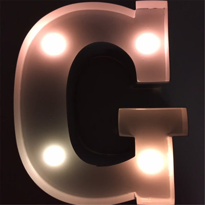 Enseigne lumineuse del lettre g