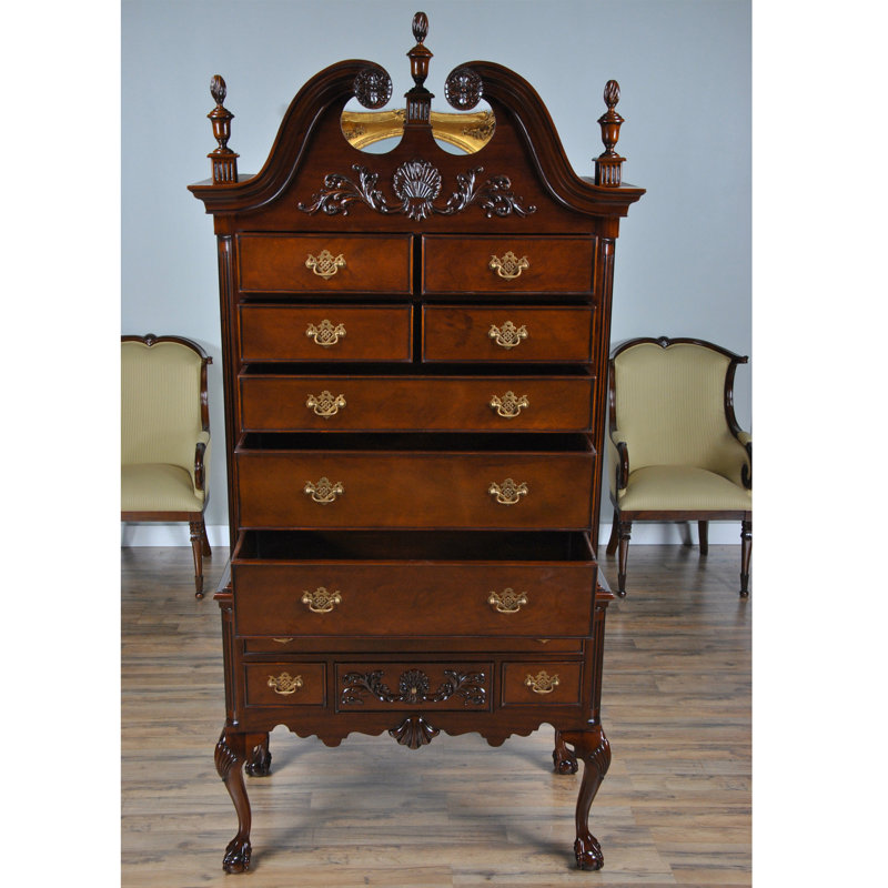 Coffre haut en acajou Chippendale